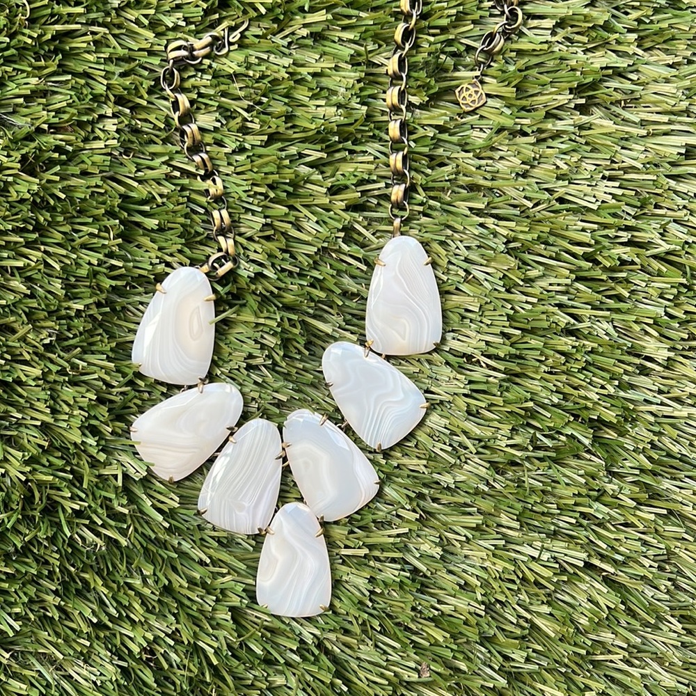 Kendra Scott necklace